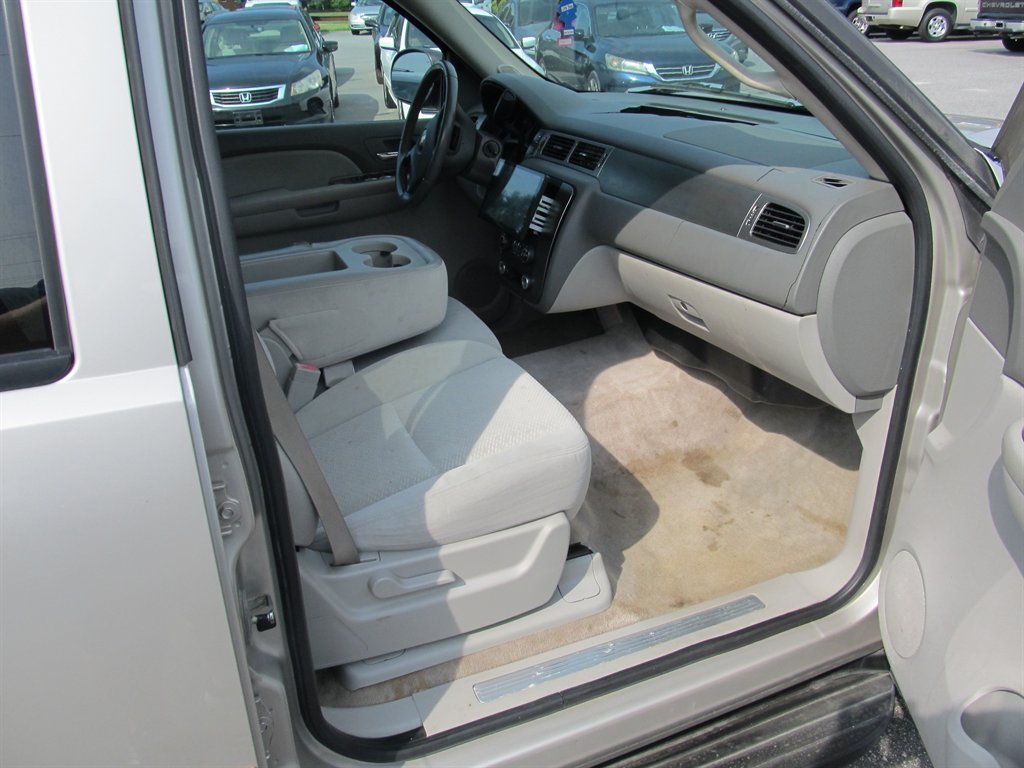 2007 Chevrolet Suburban - $8,999