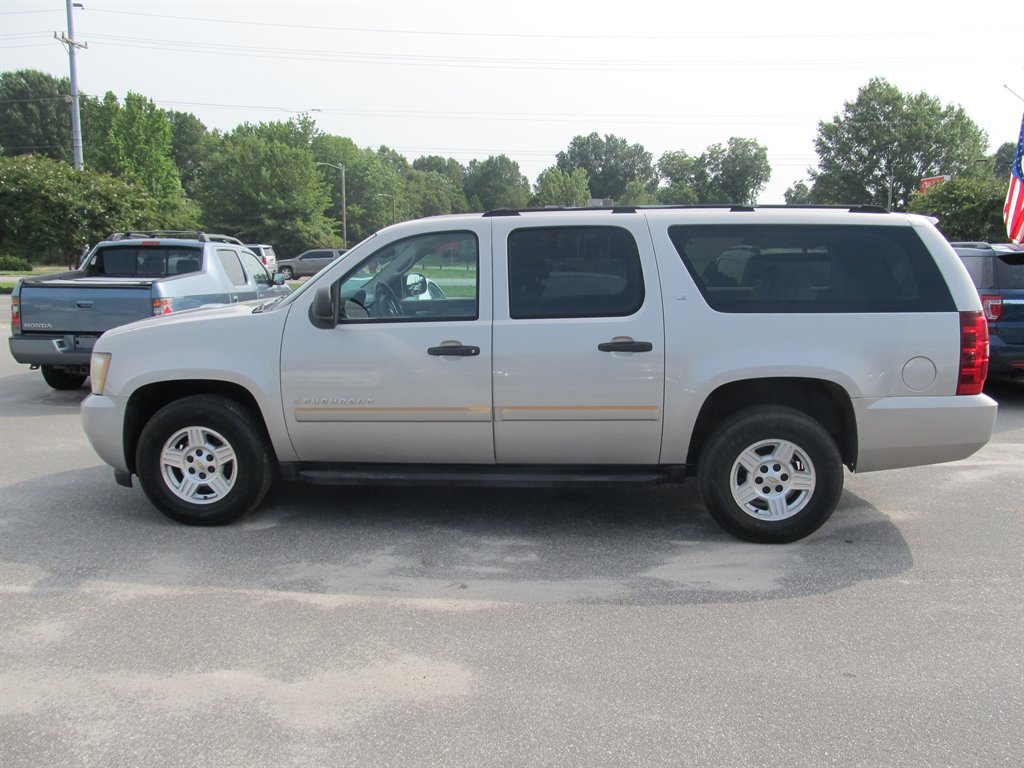 2007 Chevrolet Suburban - $8,999