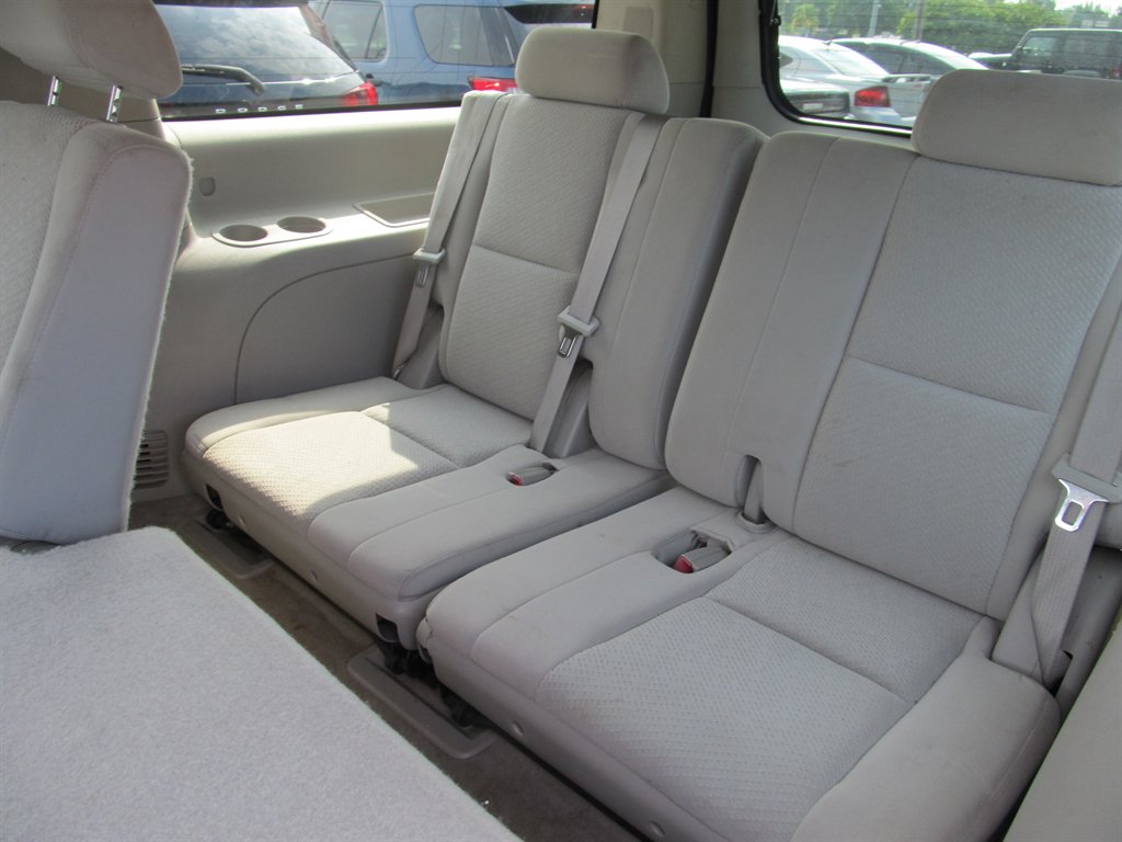 2007 Chevrolet Suburban - $8,999