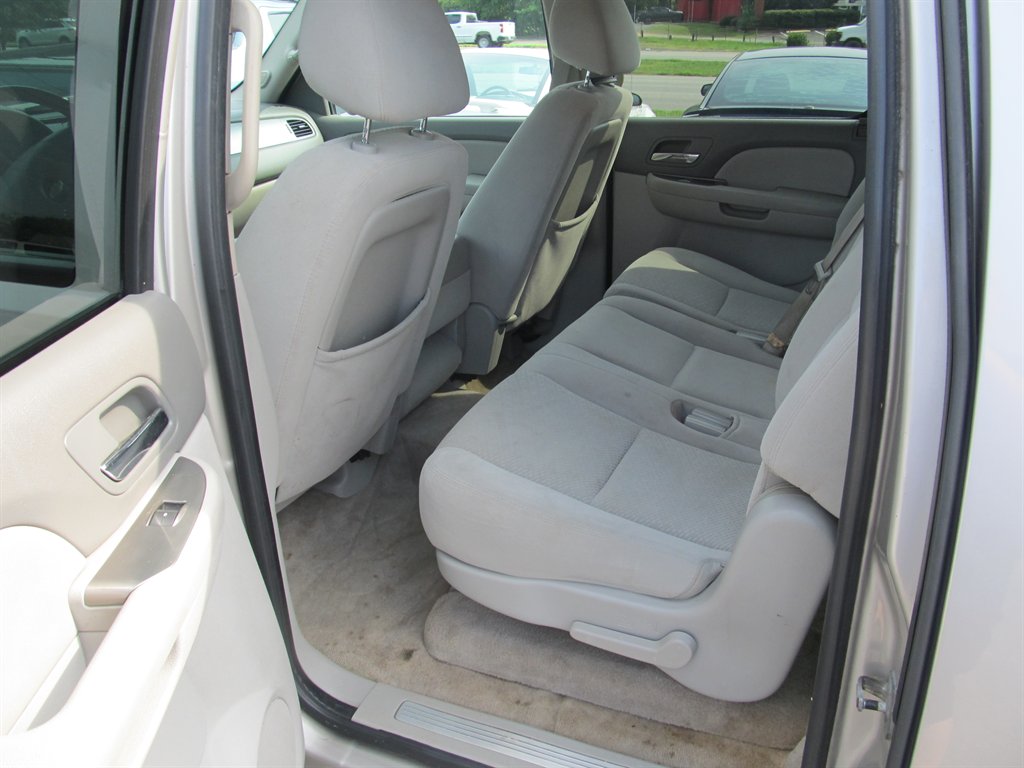 2007 Chevrolet Suburban - $8,999