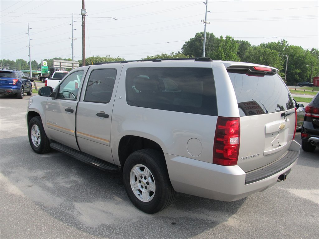 2007 Chevrolet Suburban - $8,999