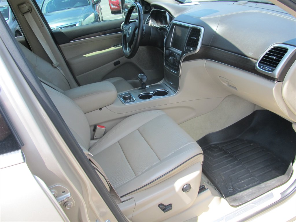 2015 Jeep Cherokee - $10,999