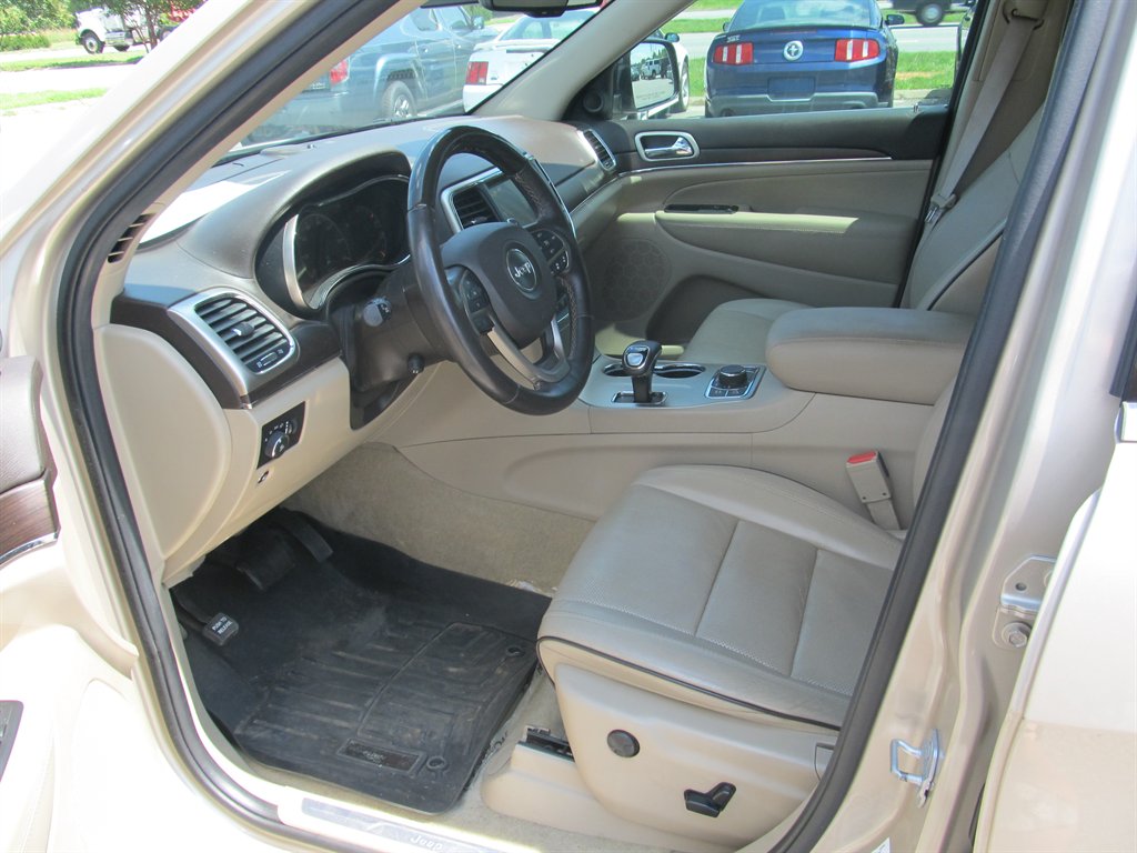 2015 Jeep Cherokee - $10,999