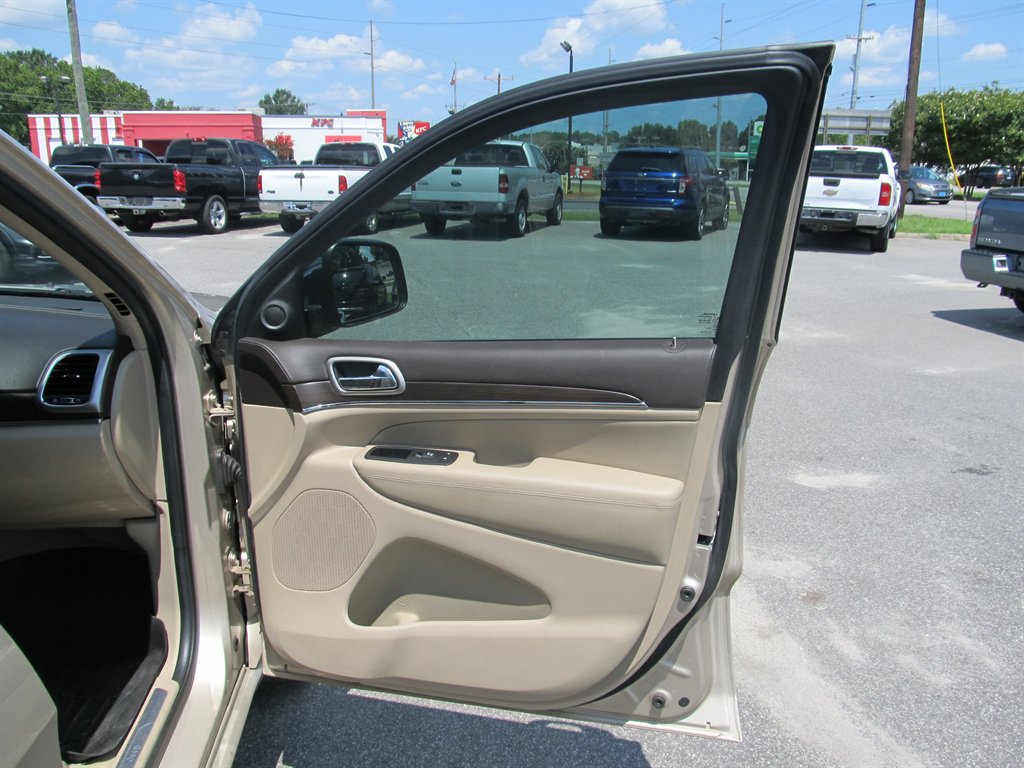 2015 Jeep Cherokee - $10,999