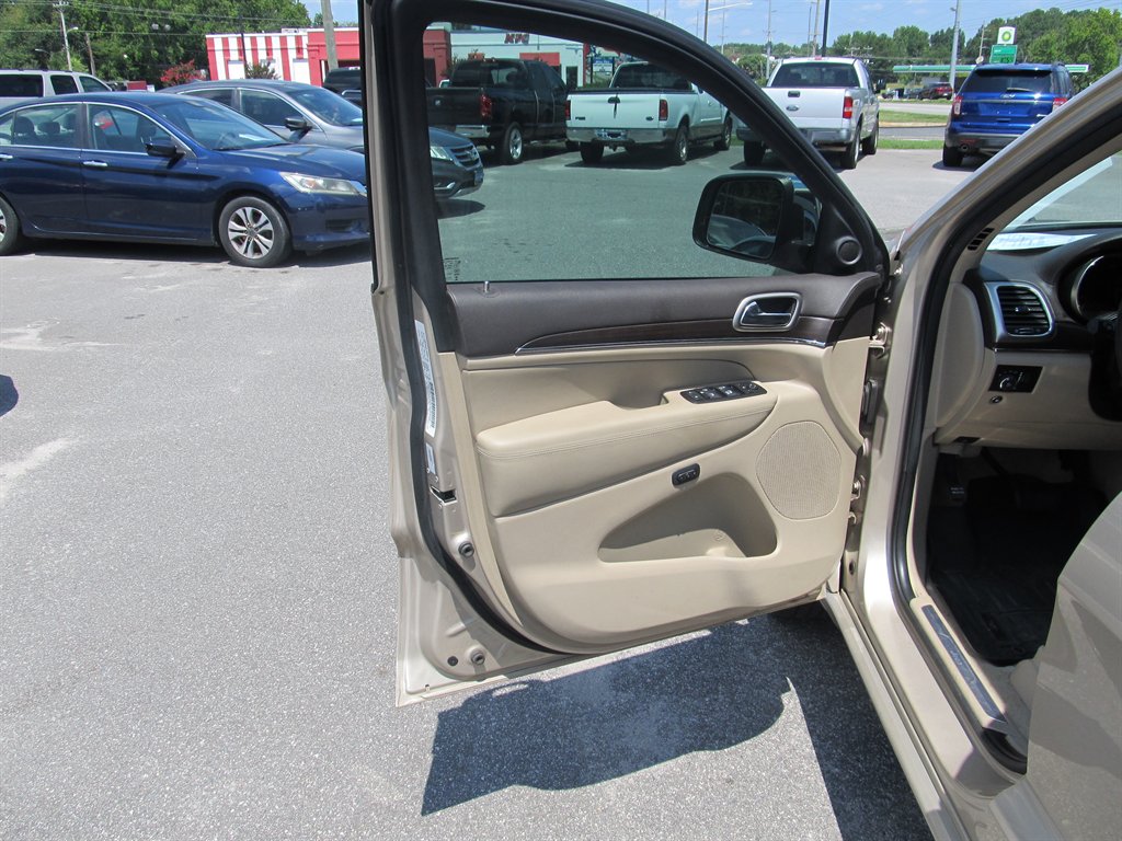 2015 Jeep Cherokee - $10,999