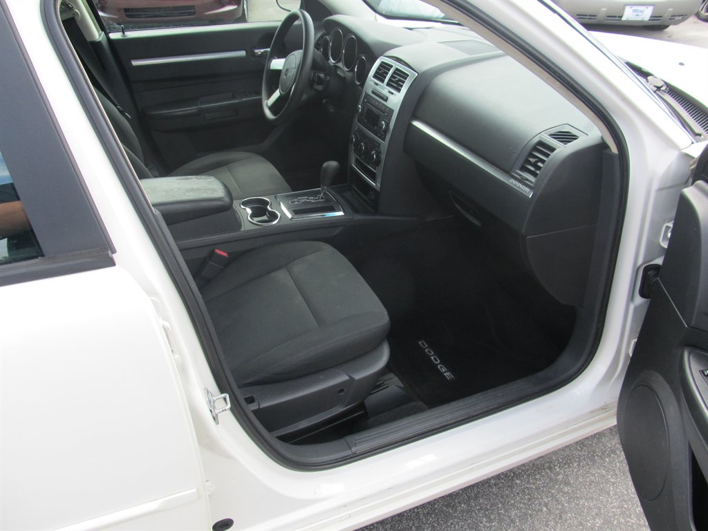 2009 Dodge Charger - $8,999
