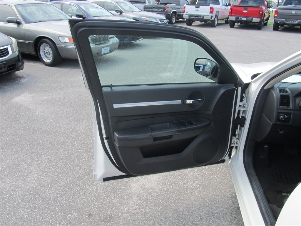 2009 Dodge Charger - $8,999