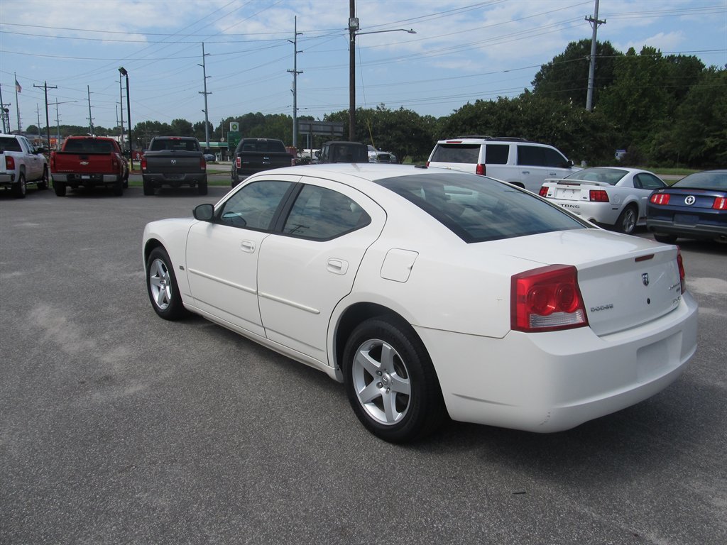2009 Dodge Charger - $8,999