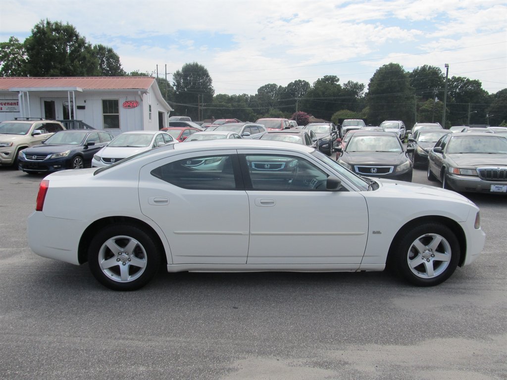2009 Dodge Charger - $8,999