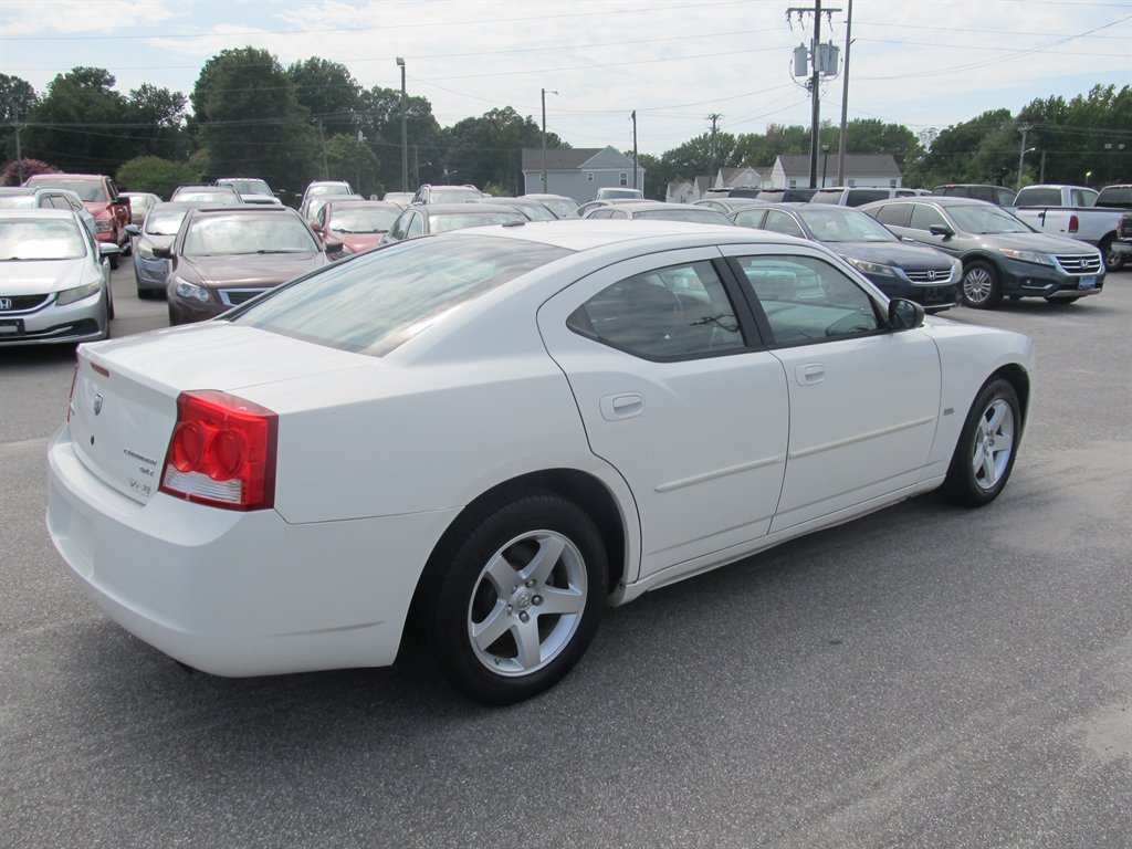2009 Dodge Charger - $8,999