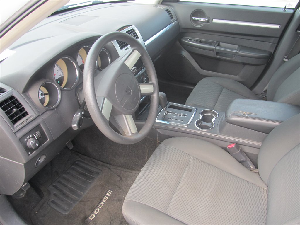 2009 Dodge Charger - $8,999