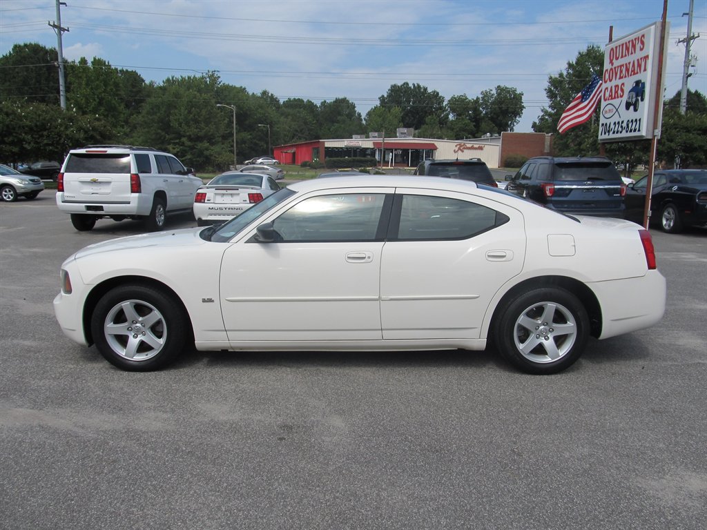 2009 Dodge Charger - $8,999