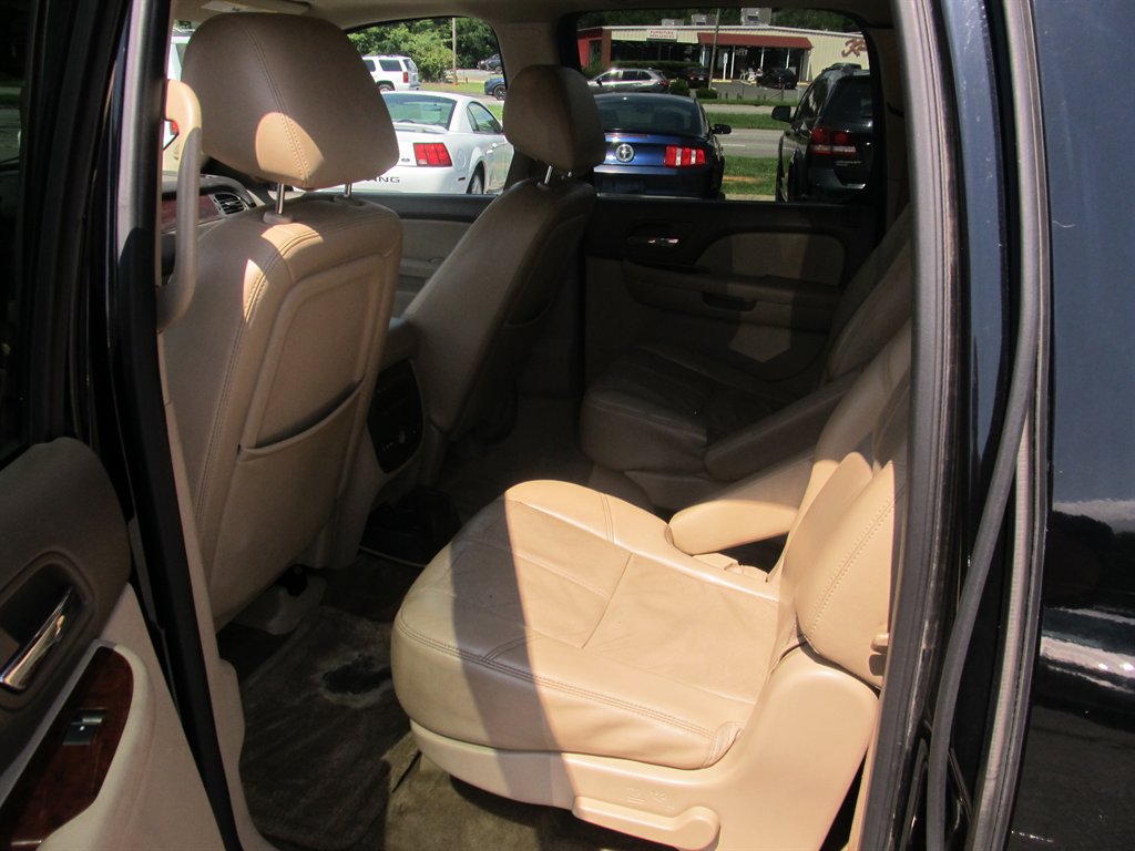 2011 Chevrolet Suburban - $7,999