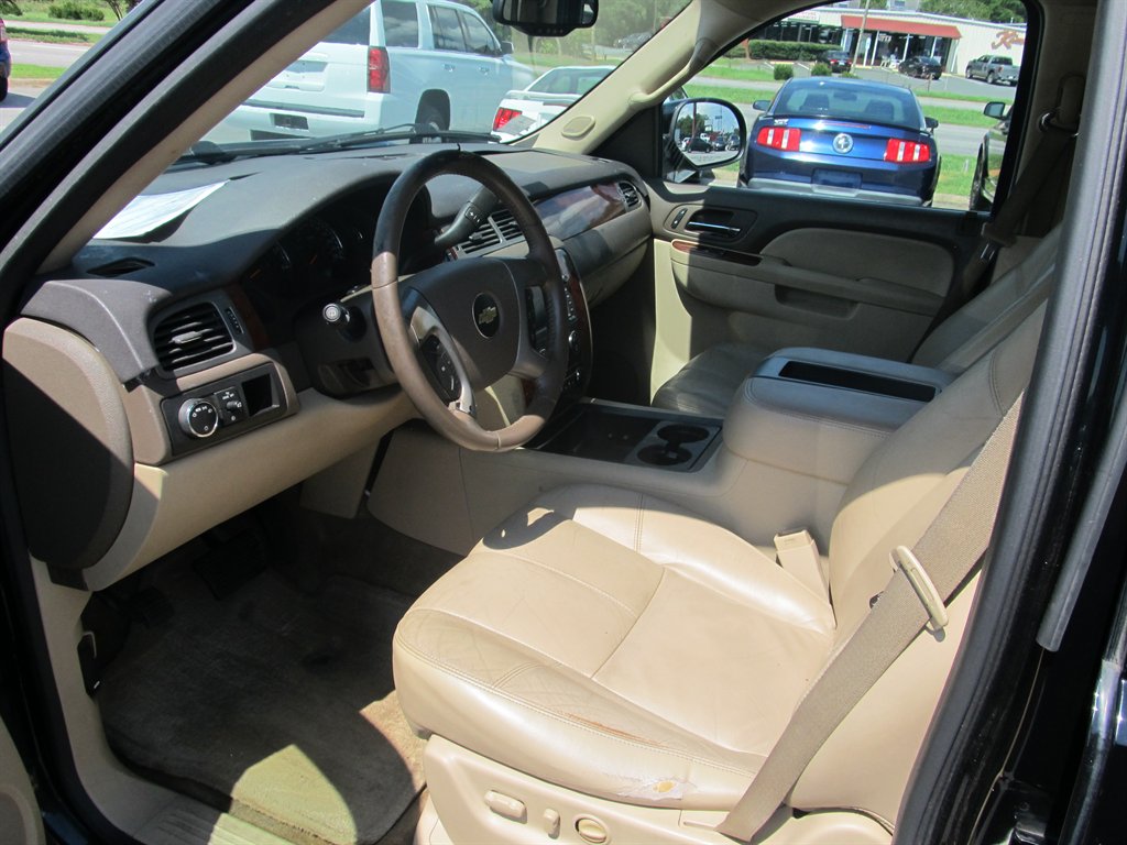 2011 Chevrolet Suburban - $7,999