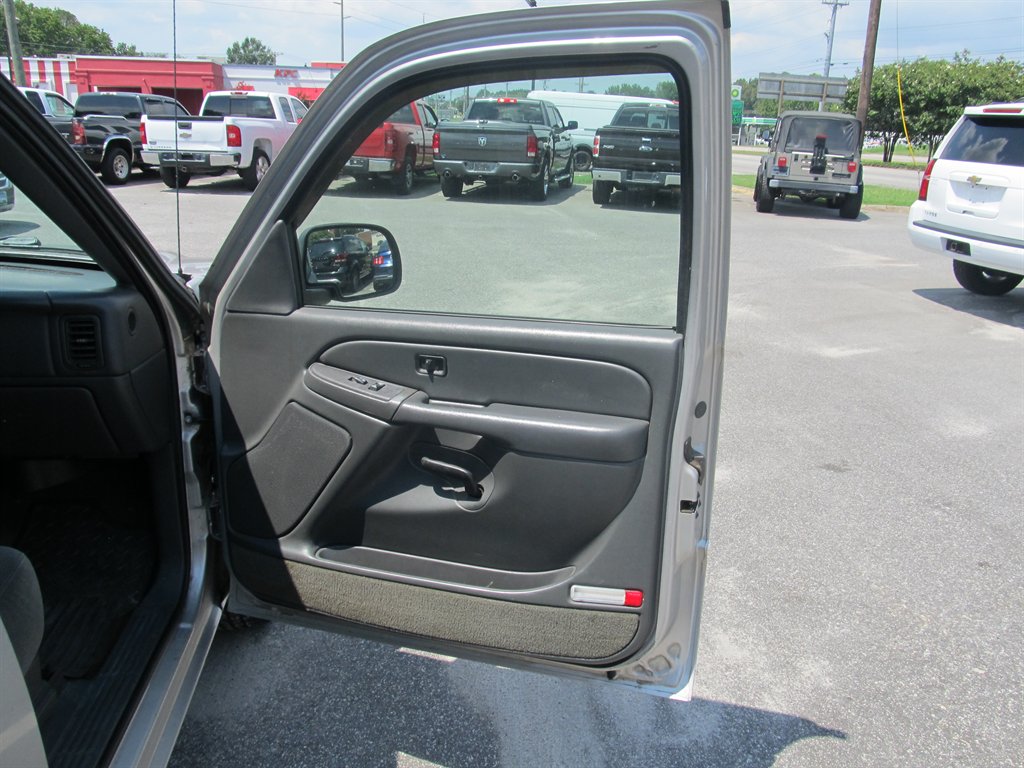 2004 Chevrolet Silverado - $8,999