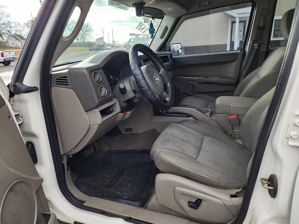 2007 Jeep Commander Sport photo
