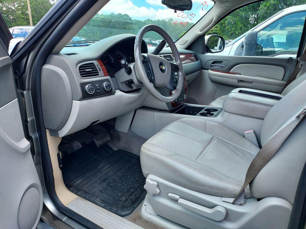 2009 Chevrolet Suburban - $5,900