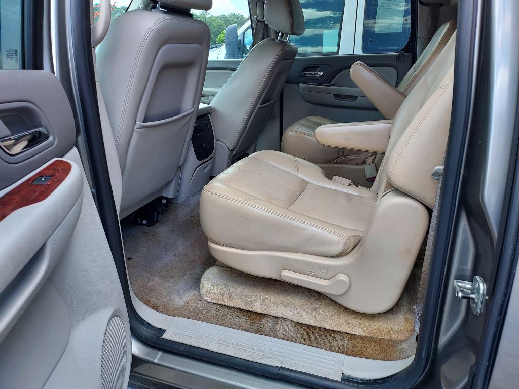 2009 Chevrolet Suburban - $5,900
