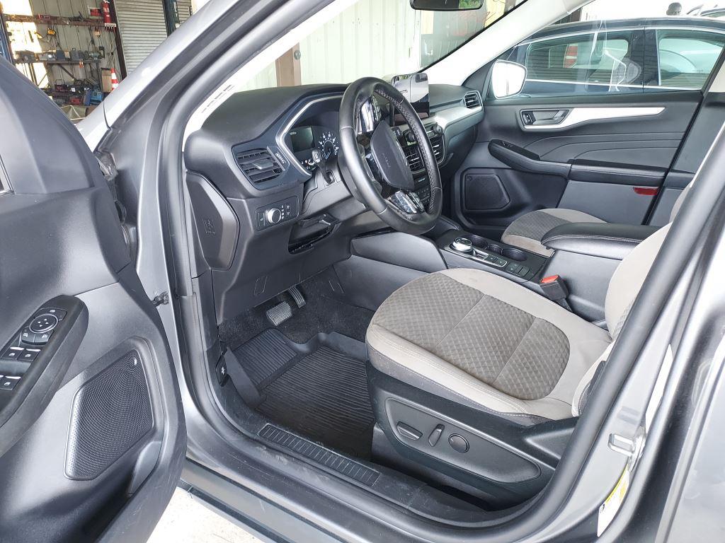2022 Ford Escape - $10,400