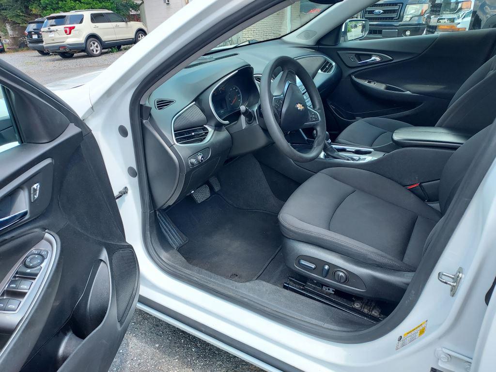 2023 Chevrolet Malibu - $9,400