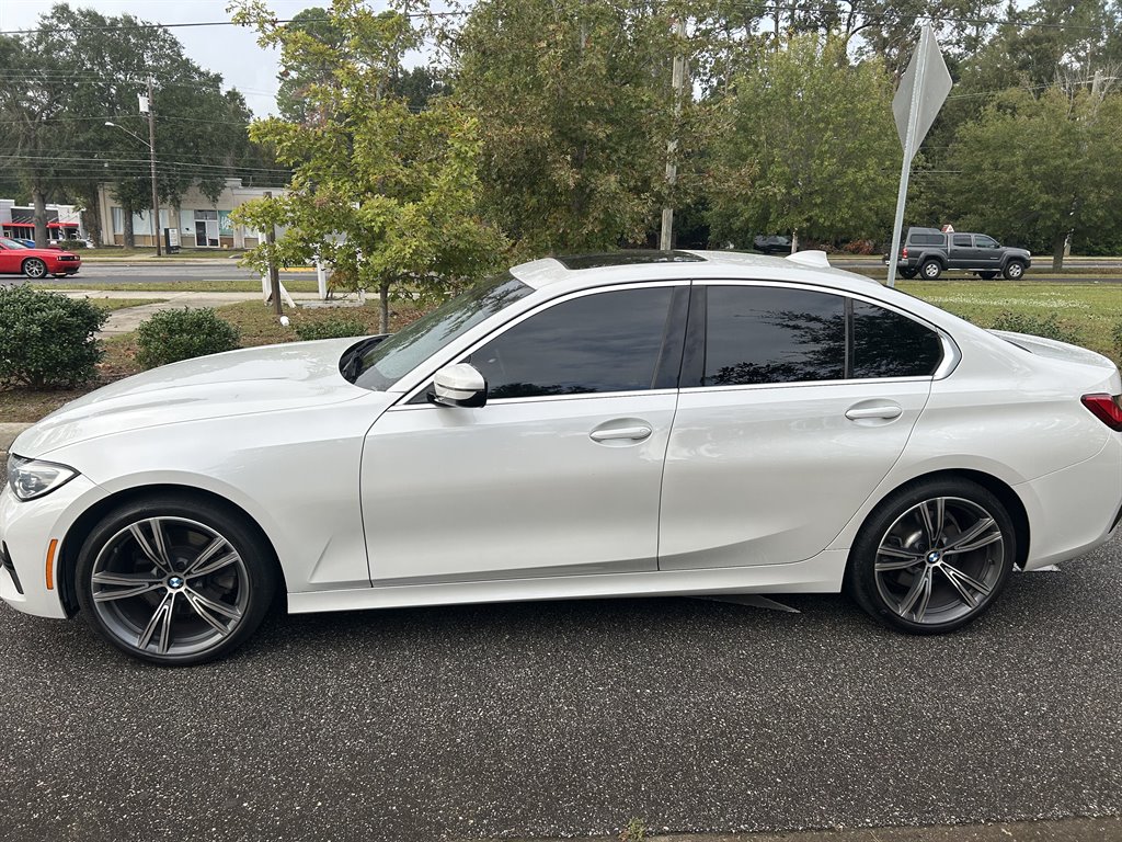 2021 BMW 3-Series 330i photo