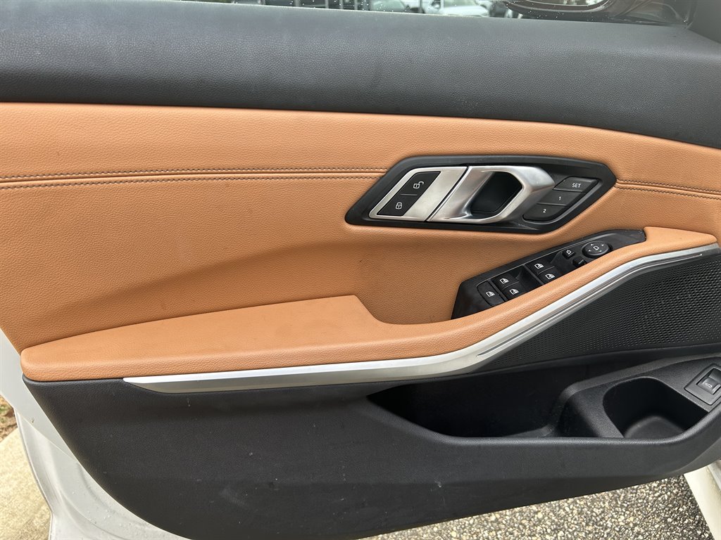 2021 BMW 3-Series 330i photo
