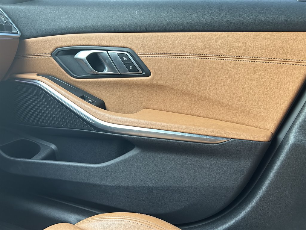 2021 BMW 3-Series 330i photo