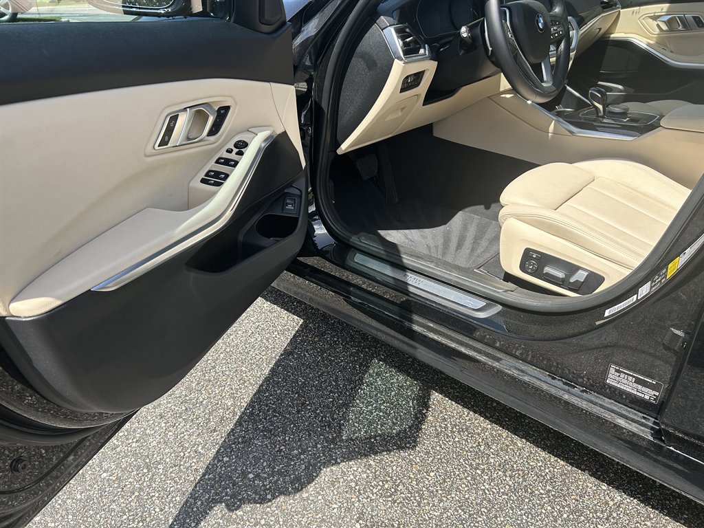 2021 BMW 3-Series 330xi photo