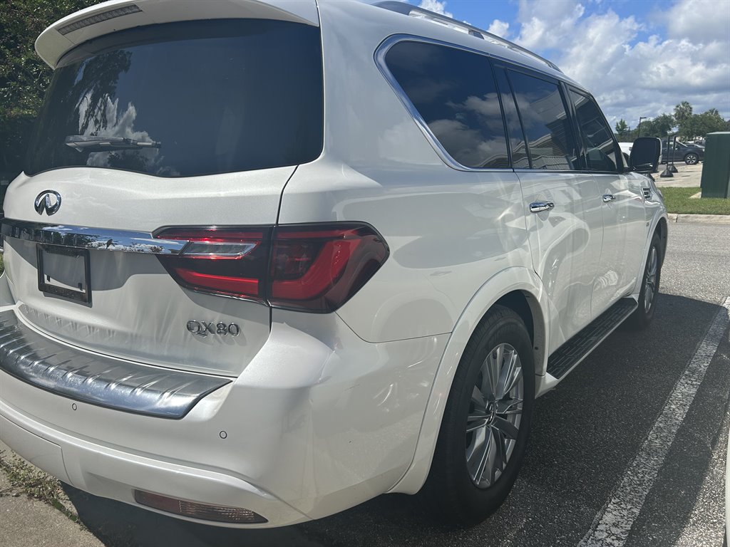 2019 Infiniti QX80 Luxury photo