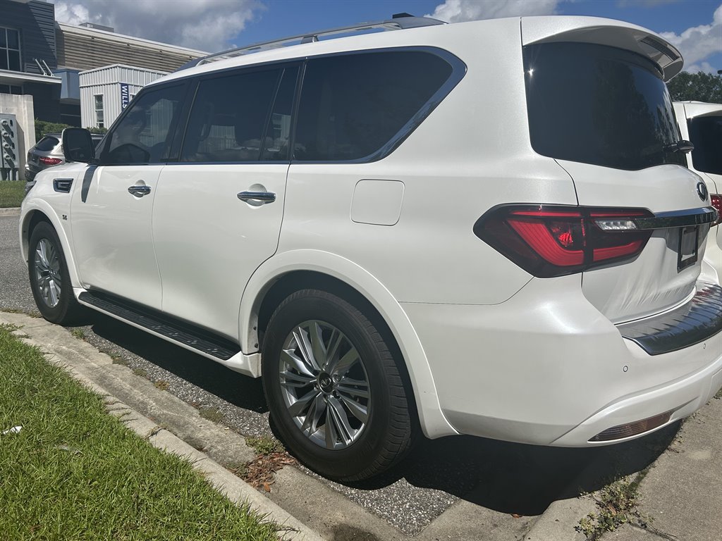 2019 Infiniti QX80 Luxury photo