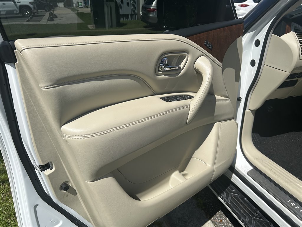 2019 Infiniti QX80 Luxury photo