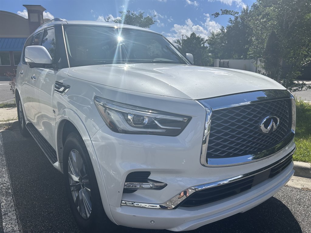 The 2019 Infiniti QX80 Luxury photos
