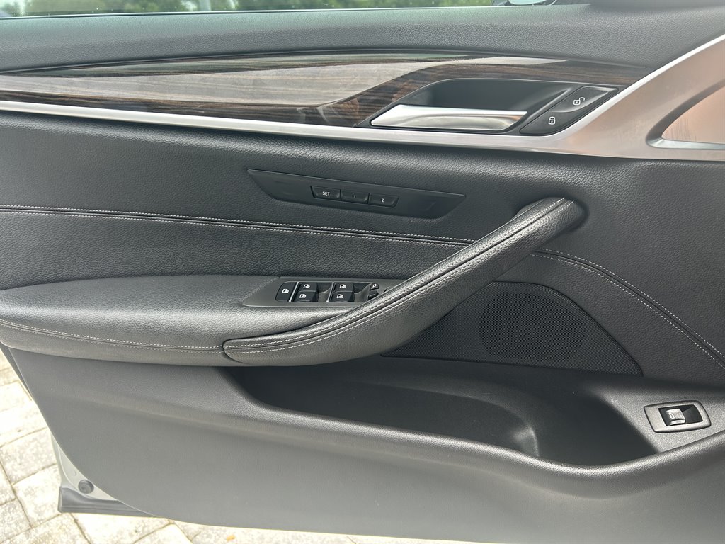 2019 BMW 530i - $21,890