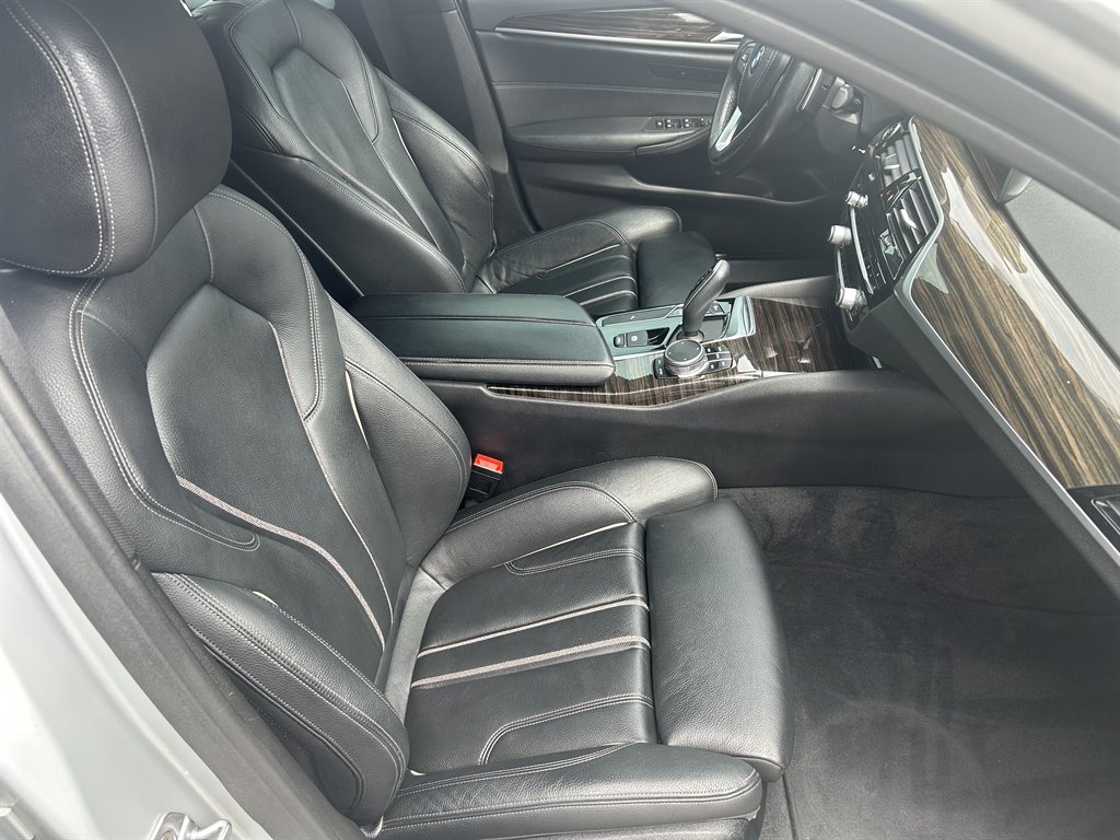 2019 BMW 530i - $21,890