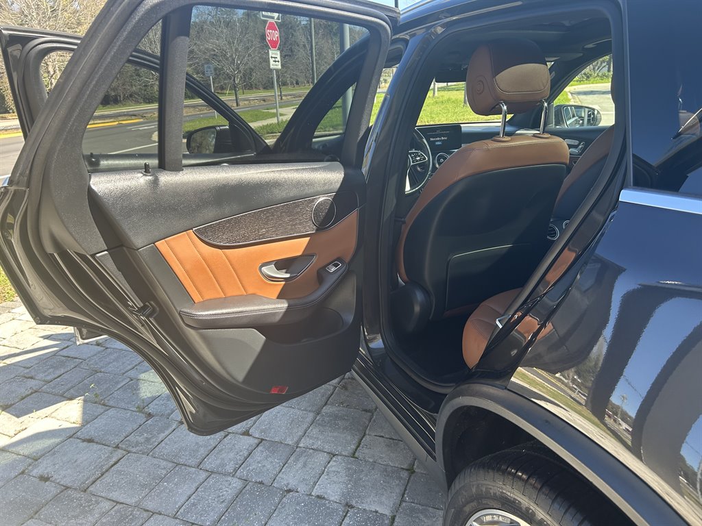 2022 Mercedes-Benz GLC - $26,890