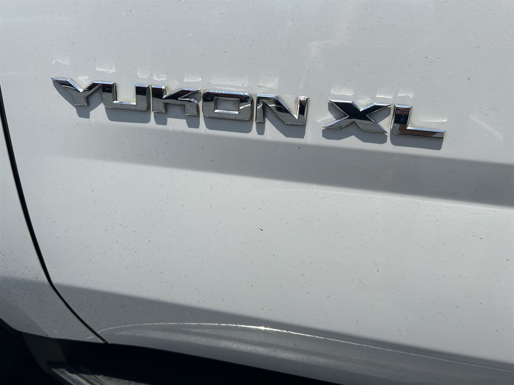 2017 GMC Yukon XL 1500 SLT photo
