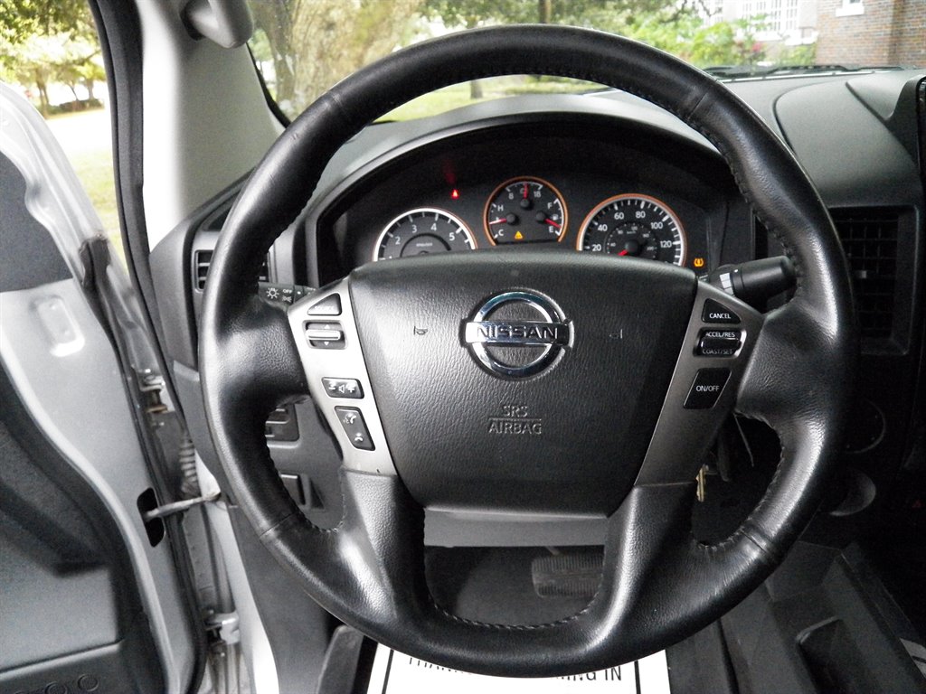 2014 Nissan Titan SV photo