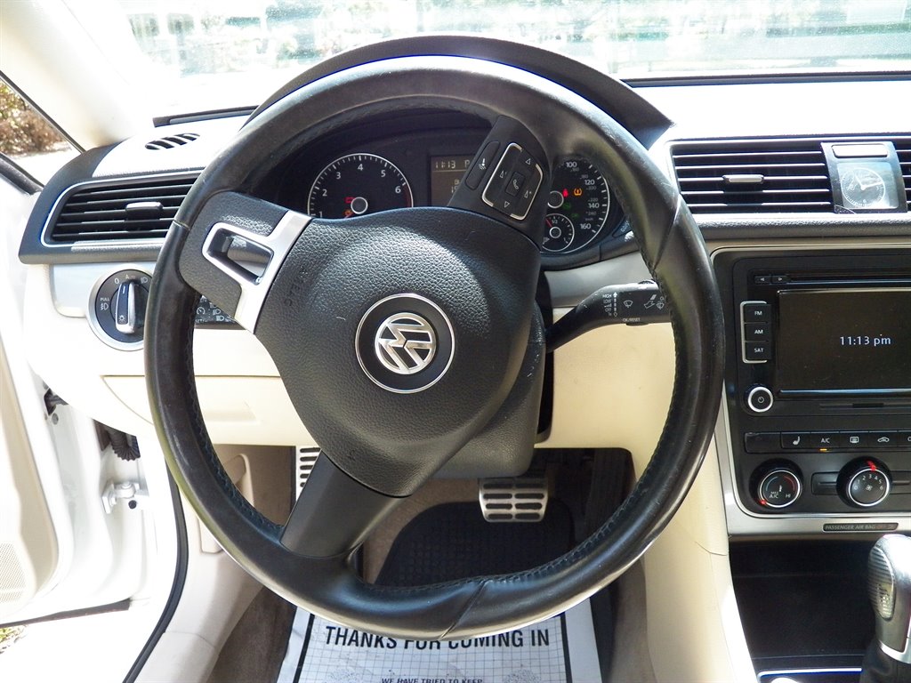 2015 Volkswagen Passat S photo