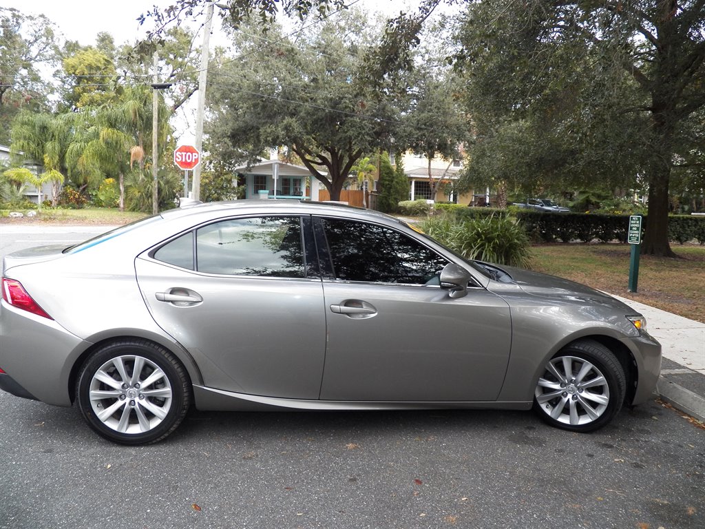 2016 Lexus IS 00t photo