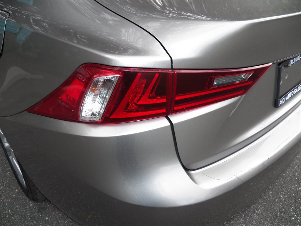 2016 Lexus IS 00t photo