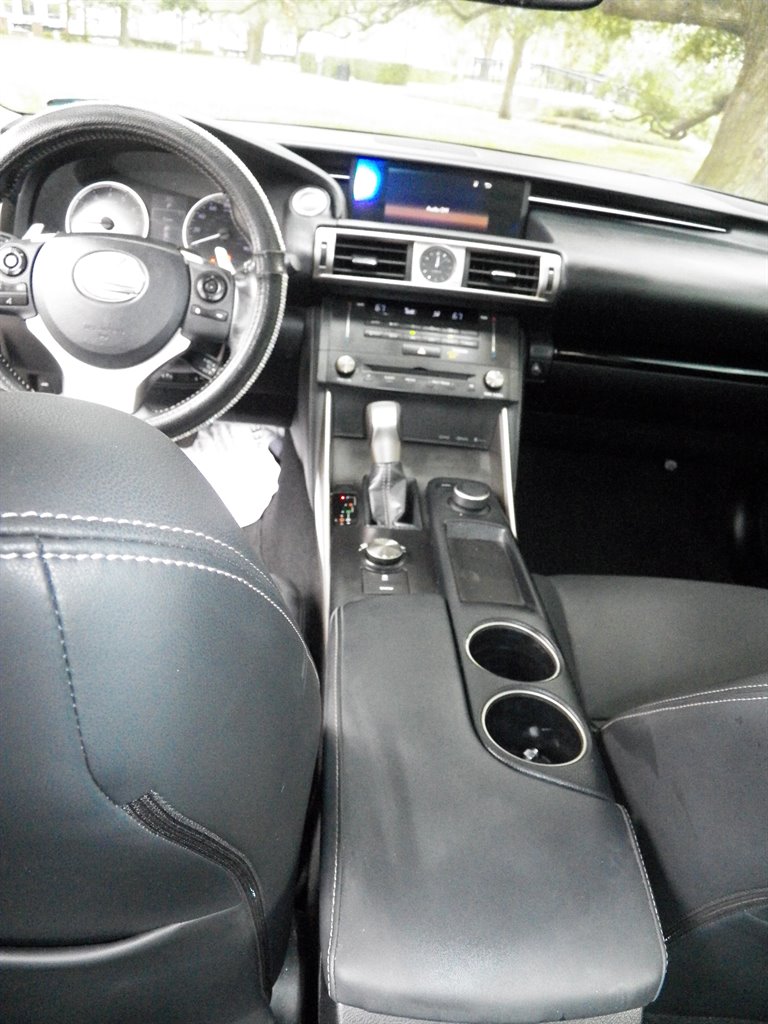 2016 Lexus IS 00t photo