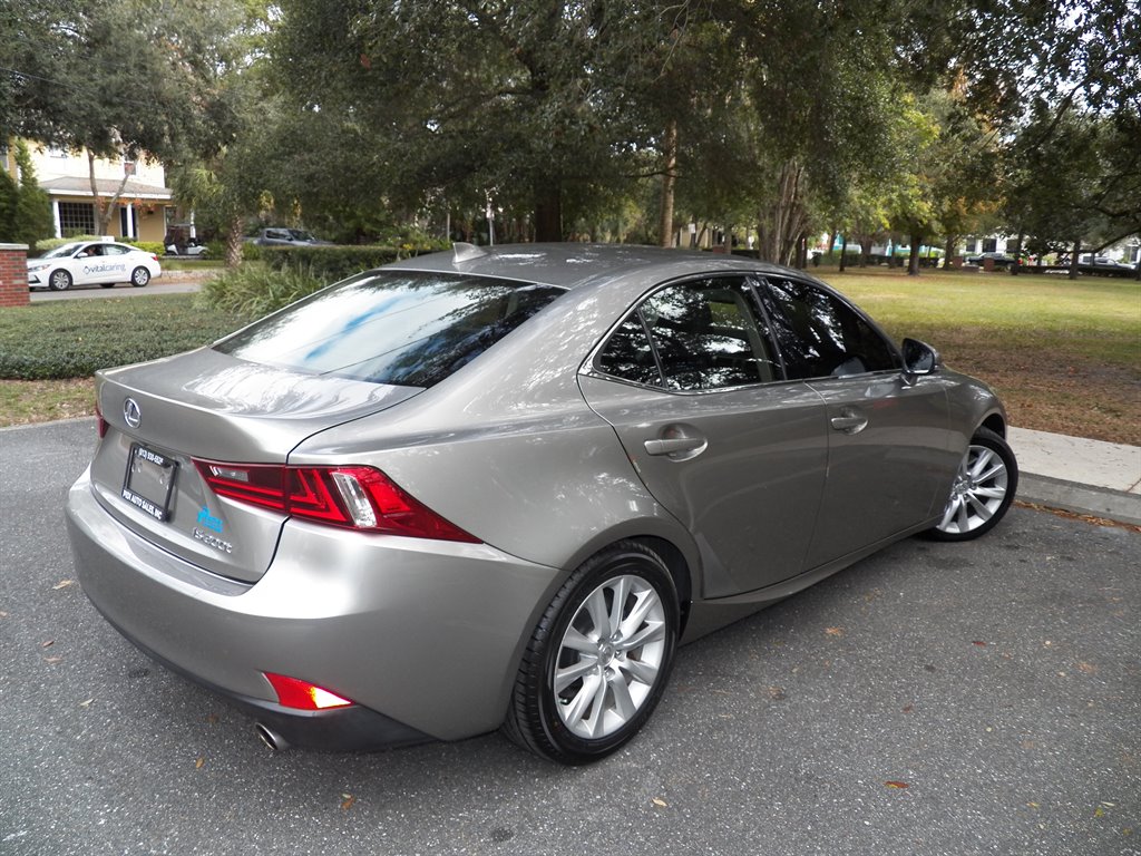 2016 Lexus IS 00t photo