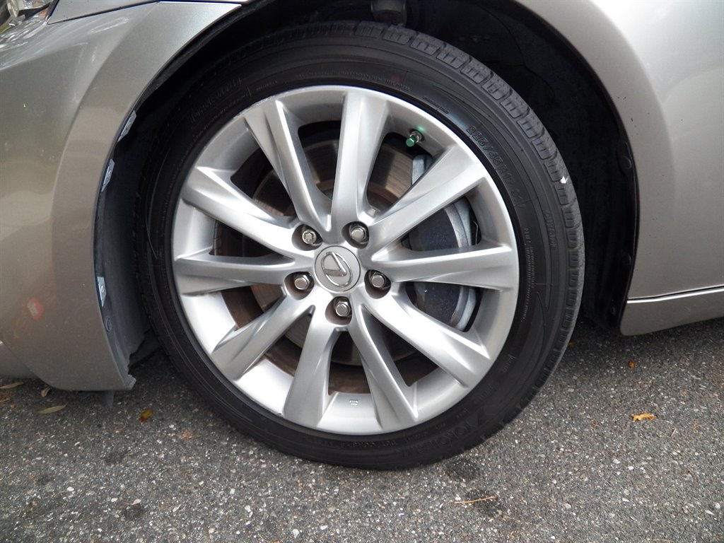 2016 Lexus IS 00t photo