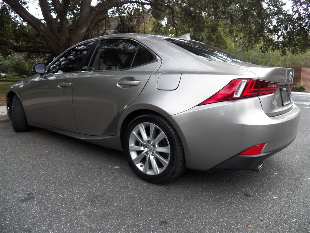2016 Lexus IS 00t photo