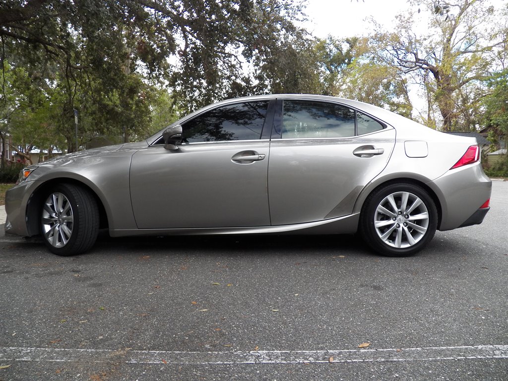 2016 Lexus IS 00t photo