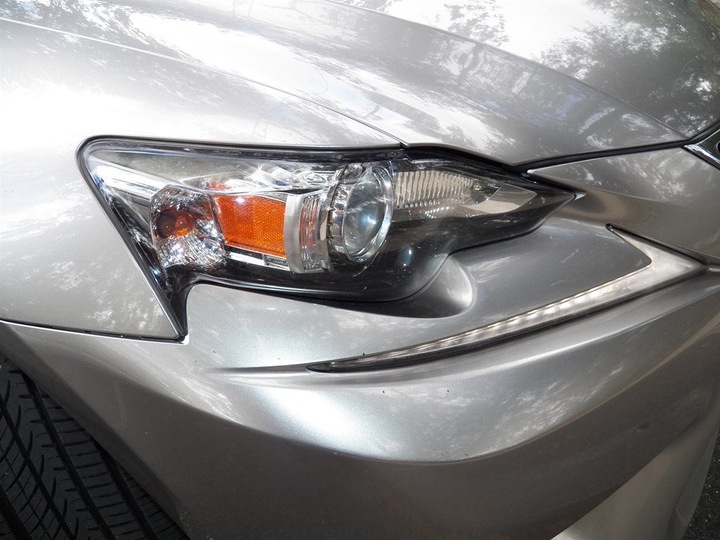 2016 Lexus IS 00t photo