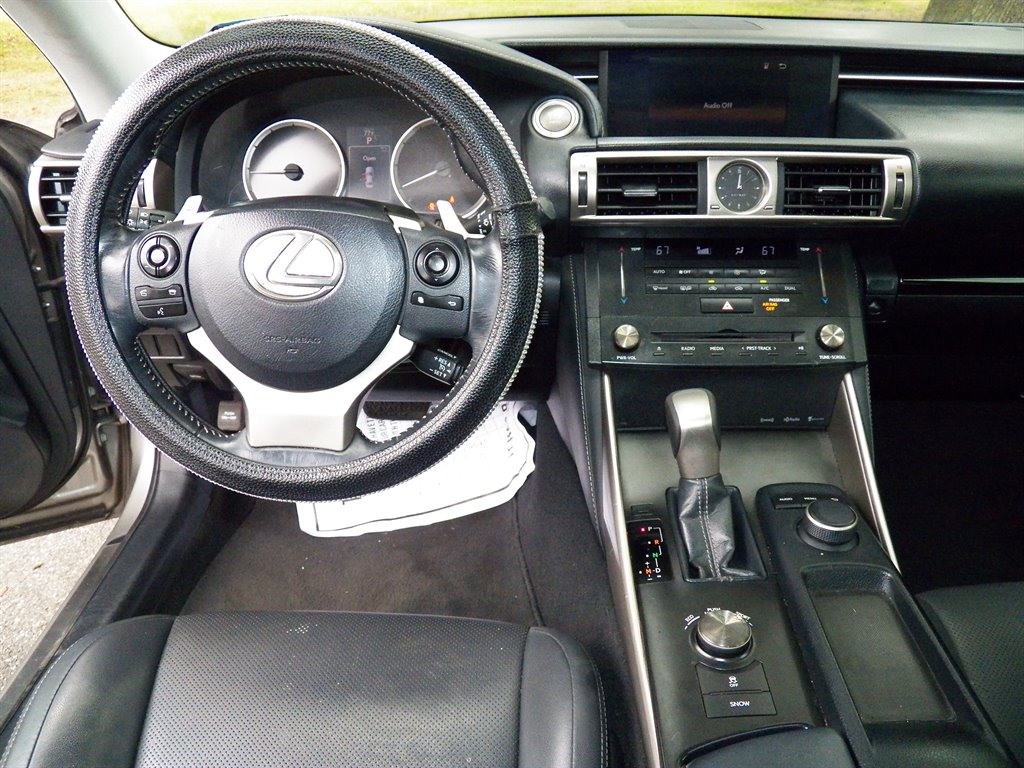 2016 Lexus IS 00t photo