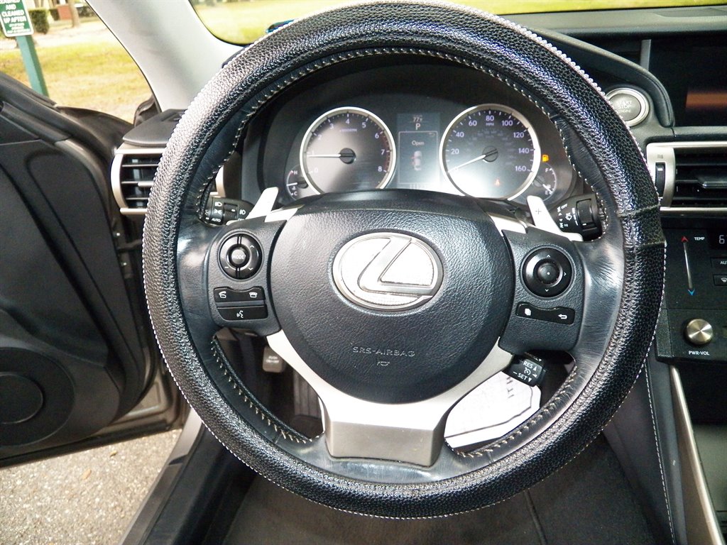 2016 Lexus IS 00t photo