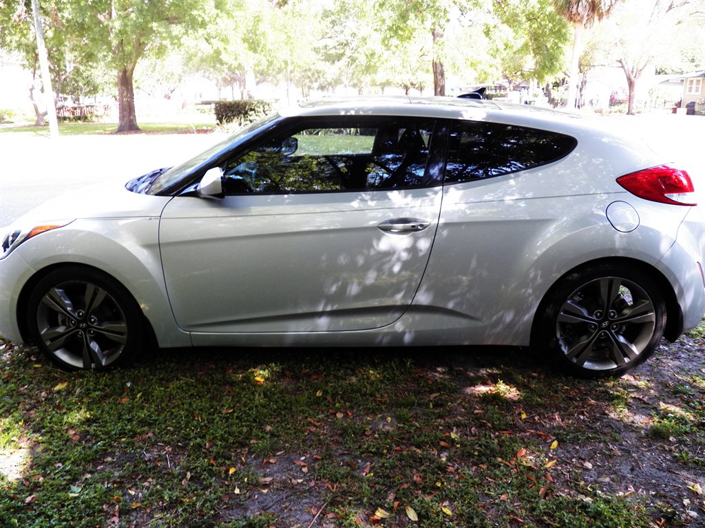 2017 Hyundai Veloster Value Edition photo
