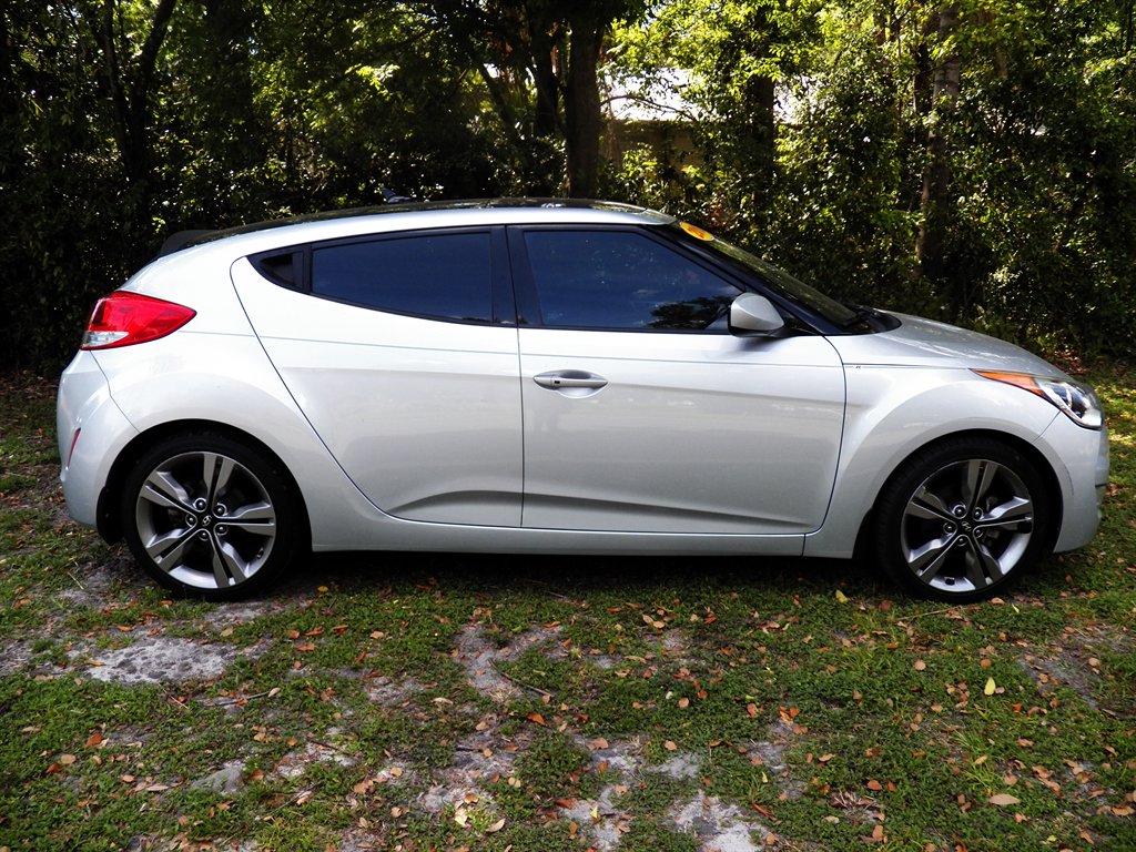 2017 Hyundai Veloster Value Edition photo
